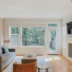 Blueground Issaquah balcony wd parking SEA-759