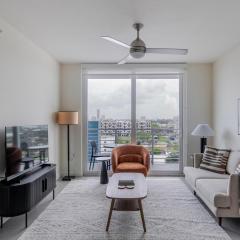 Blueground Riverside pool nr Miami River MIA-155