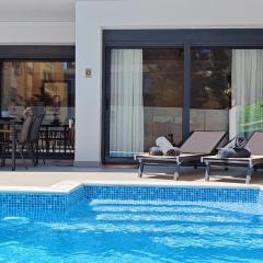 Voula Private Pool, Beach, Home cinema Apartment