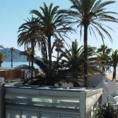 Apartamento en Primera Línea de Playa con Piscina y Terraza en Roses - ES-204-5