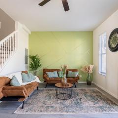 Luxury & Comfy Family Gem near Disney with Pool and Gym