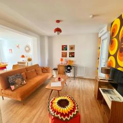 Sheila - RDC à la déco style années 70 avec terrasse à deux pas de la plage