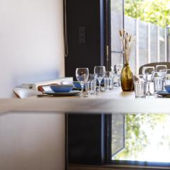 Maison 4 chambres entièrement rénovée, literie, terrasse & parking gratuit à Nieuwpoort-Stad by La Conciergerie