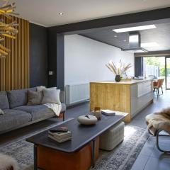 Maison 4 chambres entièrement rénovée, literie, terrasse & parking gratuit à Nieuwpoort-Stad by La Conciergerie