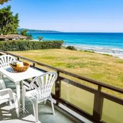 Sunny Bay Beachfront Retreat