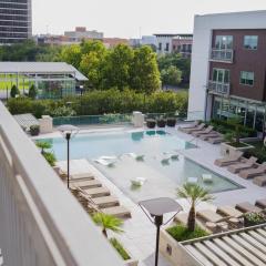 Pool View Downtown Near Stadiums