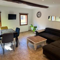 Appartement place aux aires en plein centre historique de Grasse