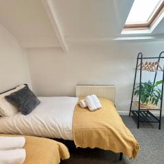 Treforest Apartment 3 Bedrooms - Next Station - Free Parking