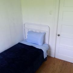 Bedroom for one person, close to downtown and stadiums