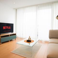 1BED-1BATHROOM-POOL-Gym-Sleeps 4 Guests