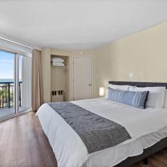 Double Palms by StayMareni - Oceanfront Suite