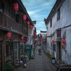 Hangzhou Tonglu Baobao Hotel ,Whole house intelligent,private pool villa,featured mahjong parlor, whole house surround sound KTV, free parking, shuttle service, Chinese breakfast