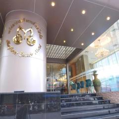 Mayflower Grande Hotel