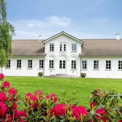 Spacious House With Room For Relaxation And Play