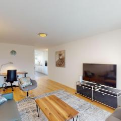 Central but quiet 1BR apartment - Sun 6
