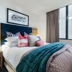 Central 2 Bedroom Apartment with Pool, Gym & Parking