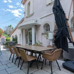 Large house with garden near the sea