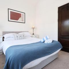 Comfortable Stay on Cathedral Road!