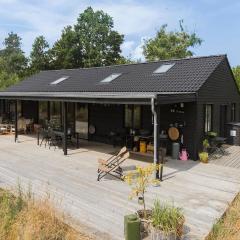 4 Bedroom Nice Home In Ebeltoft