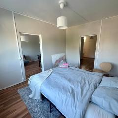 Stylish 2 Bed Central Apartment with Park View