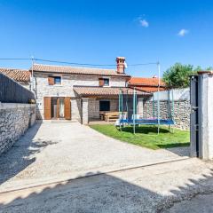 Casa Agnija - Authentic Istrian holiday home with terrace and garden near the Sea