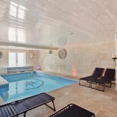 7 Bed Coastal Villa - Private Heated Pool, Sauna, Parking