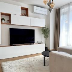 Selena Apartment 50m to Metro with Free Parking