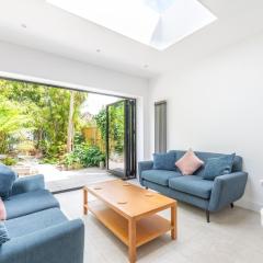 Pass the Keys Stunning 4Bed Oasis in Kingston With Parking