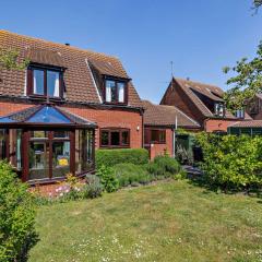 3 Bed in Blakeney KT189