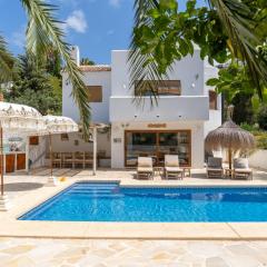 Villa Yoz by Abahana Villas