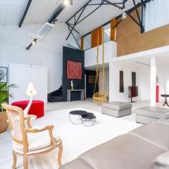 Artist Loft Experience Stylish 4-Bedroom Stay