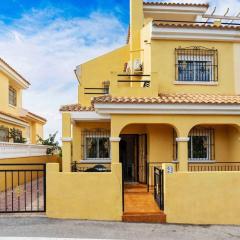 Espaciosa casa de tres habitaciones Orihuela Costa