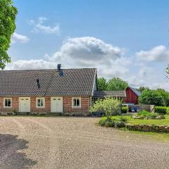 2 Bedroom Cozy Home In Munka-Ljungby
