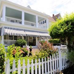 207 Howard Street - The "Schapteau"