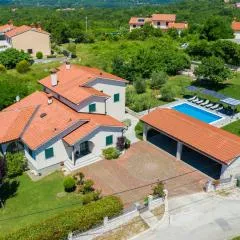 Holiday House OLIVE GROVE with pool and garden
