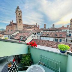 Attico Gemma, terrazza panoramica nel centro storico di Alba