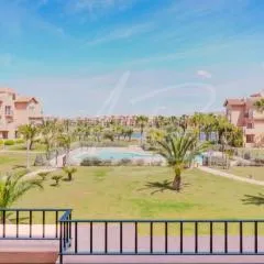 Luxury Renovated Apartment Stunning Views Pool and Golf resort 5star
