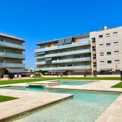 NEW! Apartamento con 2 piscinas, parque infantil, a 1 min de la playa