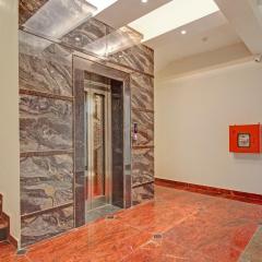 Super Townhouse OAK VS Shivanya