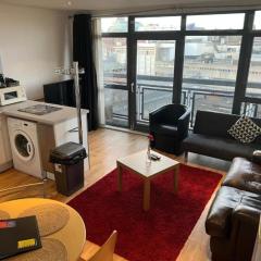City Centre - Premium Apartment with Balcony and Skyline Views in Thurland Street by the Xmas Market - Most Central Location - Cook as you would at Home
