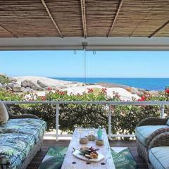 Beachfront Bungalow with Private Pool in Camps Bay