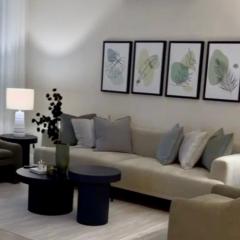 102 - Bright with Private Entrance and 80TV - Self Check-in