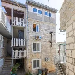 1 Bedroom Beautiful Apartment In Slatine