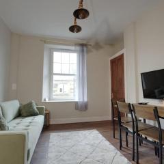 Stylish Top-Floor Flat - Leith
