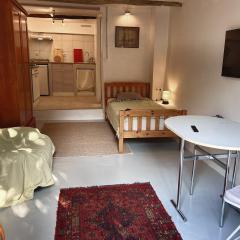 Chambre équipée dans appartement de village