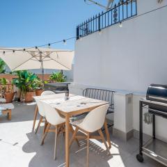 Charming Seaside Home with Jacuzzi & Terrace