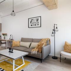 The Yellow Suite for Professionals at MK Central with Free Parking and Fast Wi-Fi