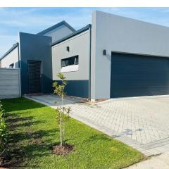 GARE Coastal Holiday Home PE
