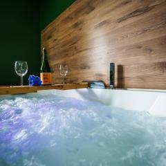 Suite Romantique et Spa Privé - Balnéo, Billard, Vidéoprojecteur - Bretagne Sud