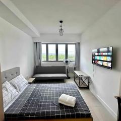 Fast WiFi - Free Pool Access - Netflix - Hot Shower